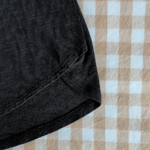 C&C California Women's Black Sleeveless Flowy Tank Top - Picture 3 of 6